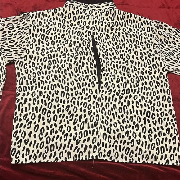 Vintage | Women’s Size 12 (M) Leopard Print Blouse - Picture 5 of 5